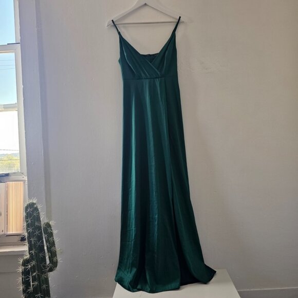 Elegant Green Adjustable Strap Maxi Dress - Picture 1 of 9